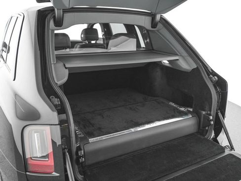 New 2025 Rolls-Royce Cullinan Black Badge image 40