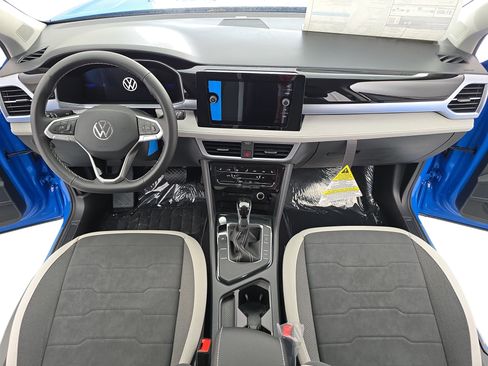 New 2026 Volkswagen Taos SE FWD image 9