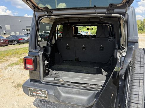 Used 2020 Jeep Wrangler Unlimited Sport S AWD/4WD image 19