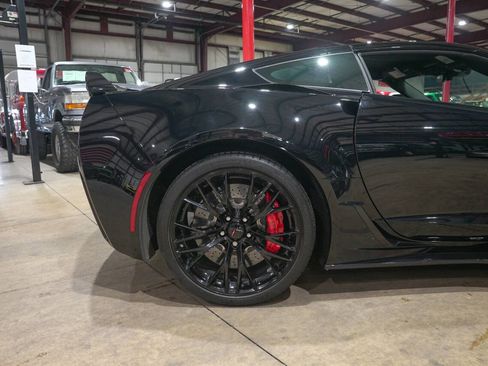 Used 2017 Chevrolet Corvette Z06 w/ Z07 Performance Package RWD image 9