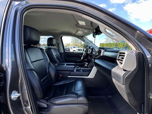 Used 2022 Toyota Tundra SR5 w/ SR5 Convenience Package AWD/4WD image 12