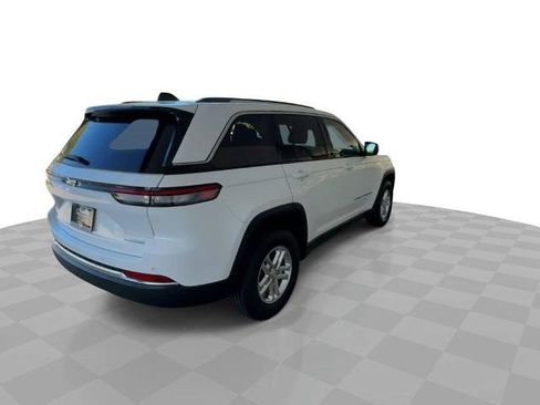 Used 2023 Jeep Grand Cherokee Laredo w/ Luxury Tech Group I AWD/4WD image 8