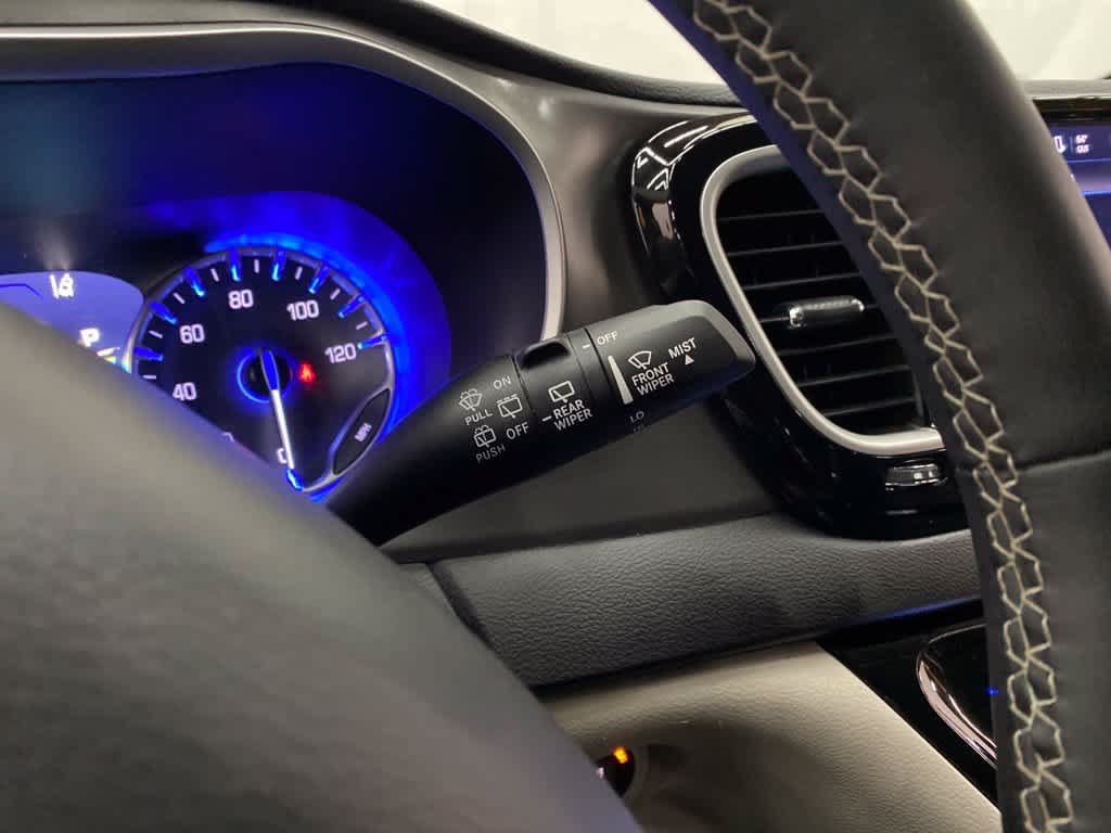 Used 2024 Chrysler Pacifica Touring-L FWD image 23