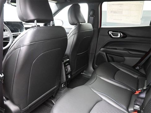 New 2026 Jeep Compass Latitude image 15