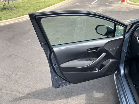 Used 2025 Toyota Corolla LE FWD image 14