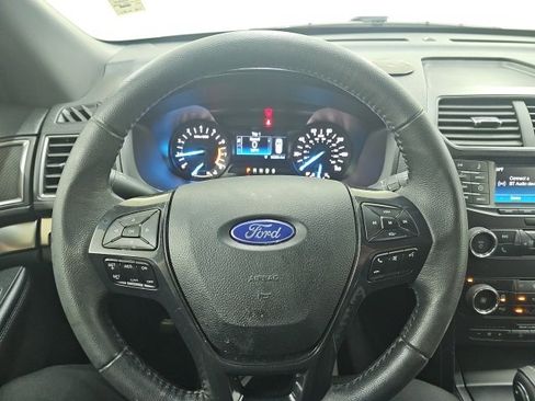 Used 2018 Ford Explorer XLT image 23