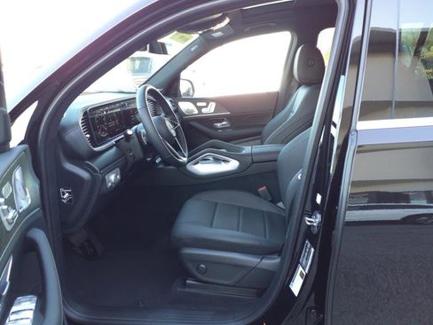 Used 2025 Mercedes-Benz GLS 450 4MATIC image 10