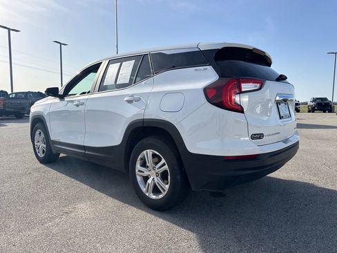 Used 2024 GMC Terrain SLE image 4