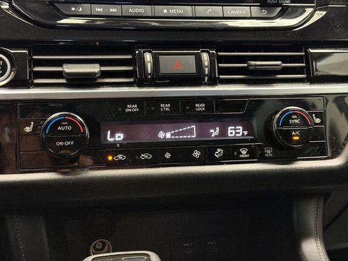 Used 2022 Nissan Pathfinder SV image 10