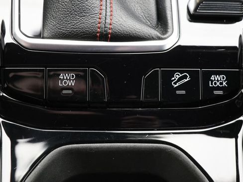 Used 2025 Jeep Compass Trailhawk AWD/4WD image 24