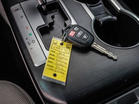 Used 2012 Toyota Camry LE FWD image 53