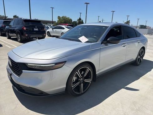 Used 2025 Honda Accord Sport image 3