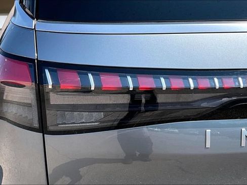 Used 2025 INFINITI QX80 Sensory AWD/4WD image 30