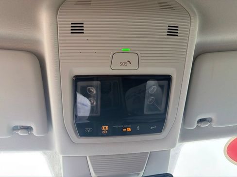 Used 2025 Volkswagen Tiguan SE AWD/4WD image 35