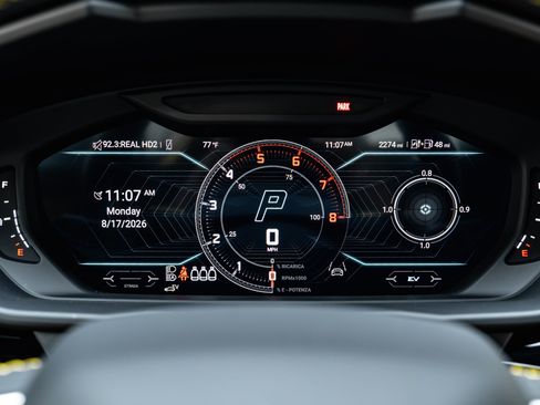 Used 2025 Lamborghini Urus SE AWD/4WD image 63
