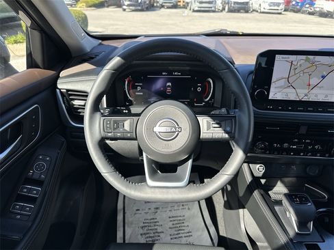 Used 2023 Nissan Rogue Platinum w/ Platinum Premium Package image 14