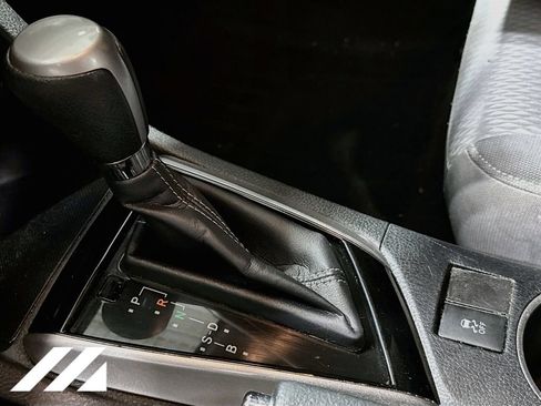 Used 2014 Toyota Corolla LE FWD image 18