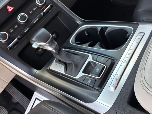 Used 2023 Kia Carnival LX FWD image 33
