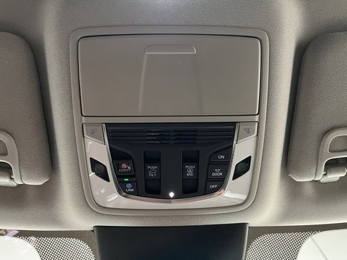 Certified 2024 Acura MDX SH-AWD w/ Technology Package image 9