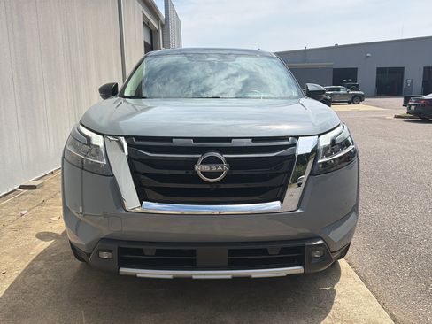 Used 2022 Nissan Pathfinder Platinum w/ Cargo Package FWD image 7