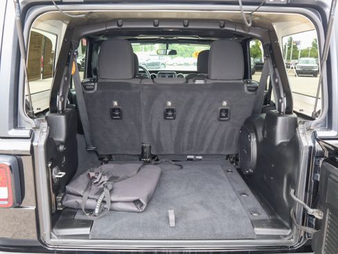 Used 2019 Jeep Wrangler Unlimited Sport S AWD/4WD image 9