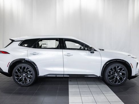 New 2026 Toyota Crown Signia image 3