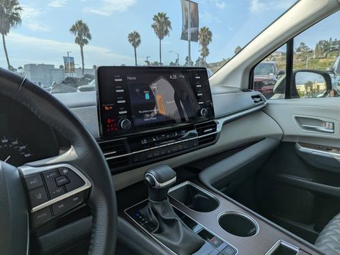 Used 2023 Toyota Sienna XLE image 22