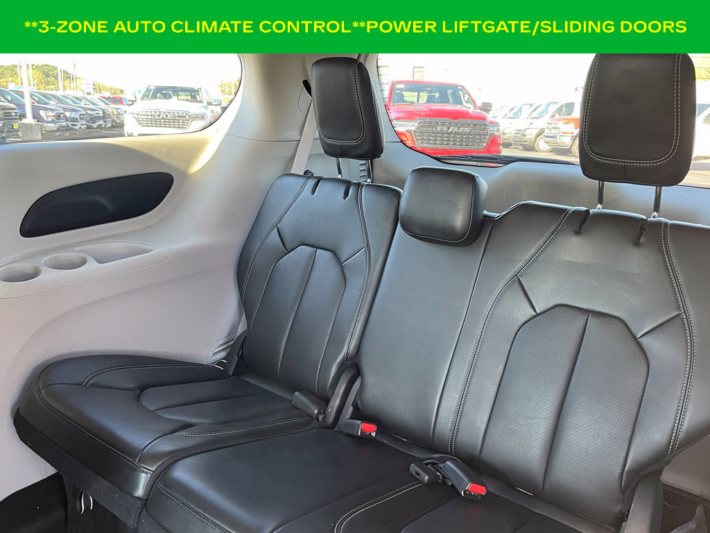Used 2023 Chrysler Pacifica Touring-L FWD image 8