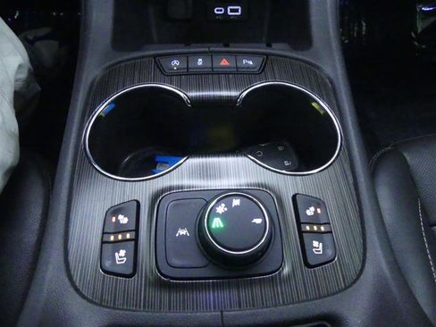 Used 2020 GMC Acadia SLT w/ Driver Alert Package II image 11