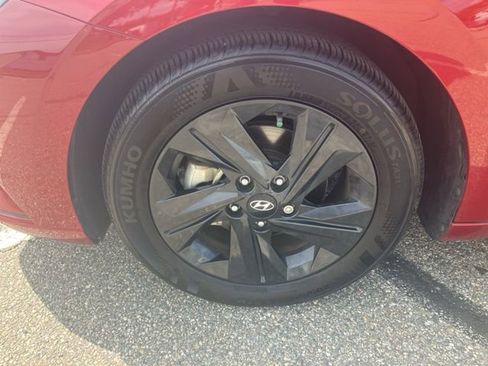Used 2023 Hyundai Elantra SEL w/ Cargo Package FWD image 10