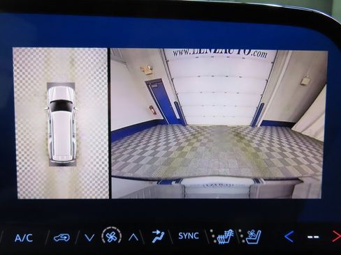 Used 2025 Chevrolet Suburban Premier image 16