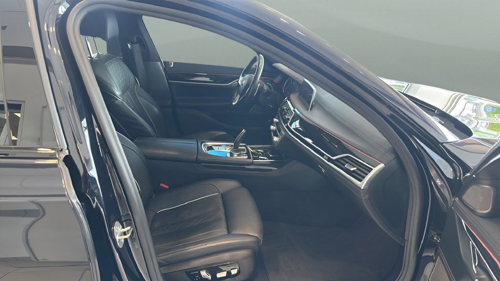 Used 2019 BMW 750i xDrive w/ M Sport Package AWD/4WD image 20
