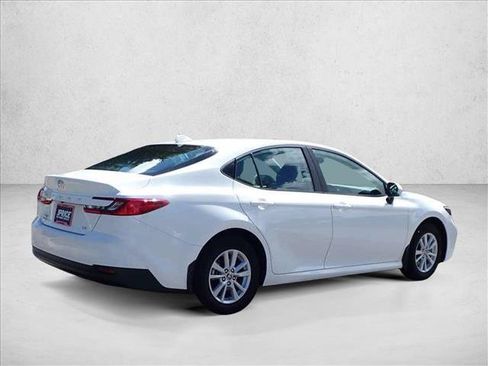 Used 2026 Toyota Camry LE AWD/4WD image 4