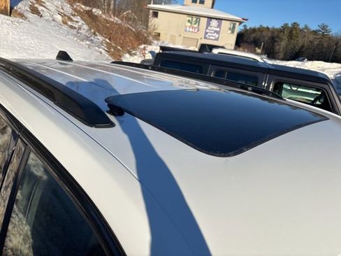 Used 2023 Jeep Grand Cherokee Altitude image 5