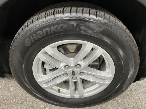 Used 2024 Ford Explorer XLT w/ Equipment Group 202A image 19