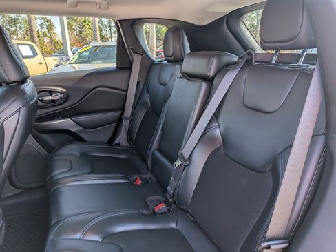 Used 2020 Jeep Cherokee Latitude Plus w/ Cold Weather Group image 12