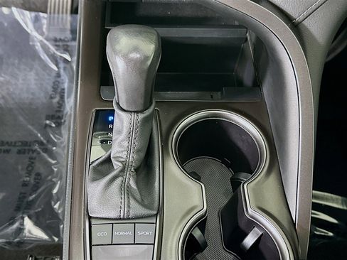 Used 2024 Toyota Camry SE w/ Convenience Package image 21