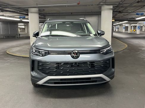 New 2026 Volkswagen Tiguan SE image 32