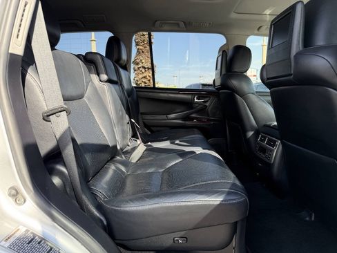Used 2013 Lexus LX 570 4WD w/ Luxury Pkg image 13