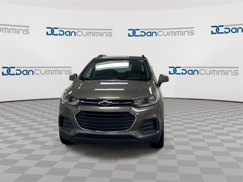 Used 2022 Chevrolet Trax LT w/ Sport Edition image 3