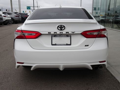 Used 2020 Toyota Camry SE image 4