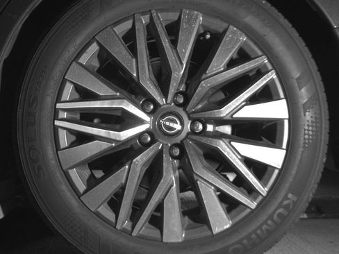 Used 2025 Nissan Altima 2.5 SV image 14