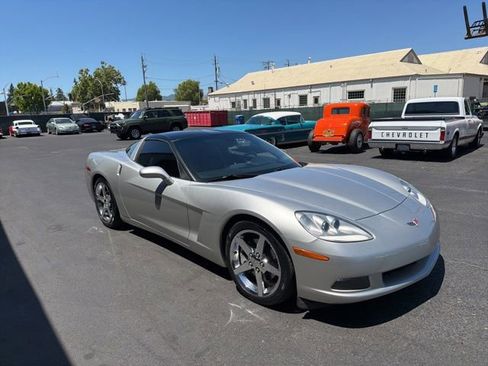 Used 2005 Chevrolet Corvette Coupe w/ Preferred Equipment Group RWD image 1