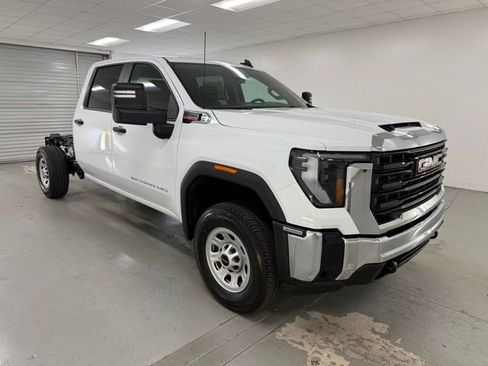 New 2026 GMC Sierra 3500 Pro w/ Convenience Package image 4