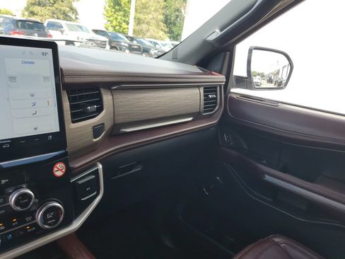 Used 2024 Ford Expedition Limited RWD image 25