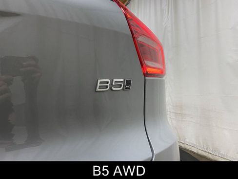 Used 2026 Volvo XC40 B5 Plus AWD/4WD image 32