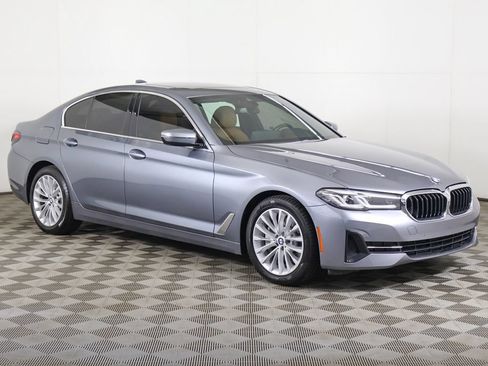 Used 2022 BMW 530i xDrive w/ Convenience Package AWD/4WD image 2
