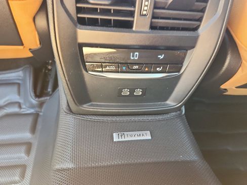 Used 2025 BMW 330i xDrive Sedan w/ M Sport Package AWD/4WD image 11