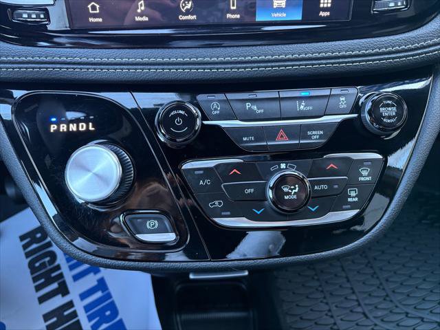 Certified 2025 Chrysler Pacifica Select AWD/4WD image 24