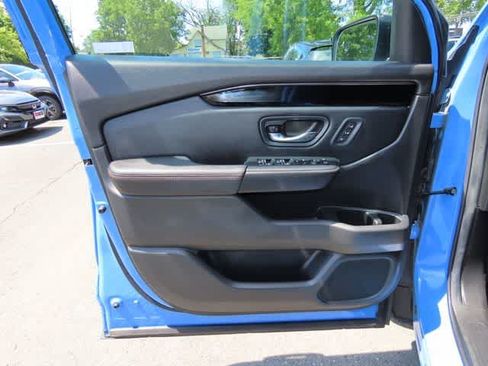 Used 2025 Honda Pilot TrailSport image 18